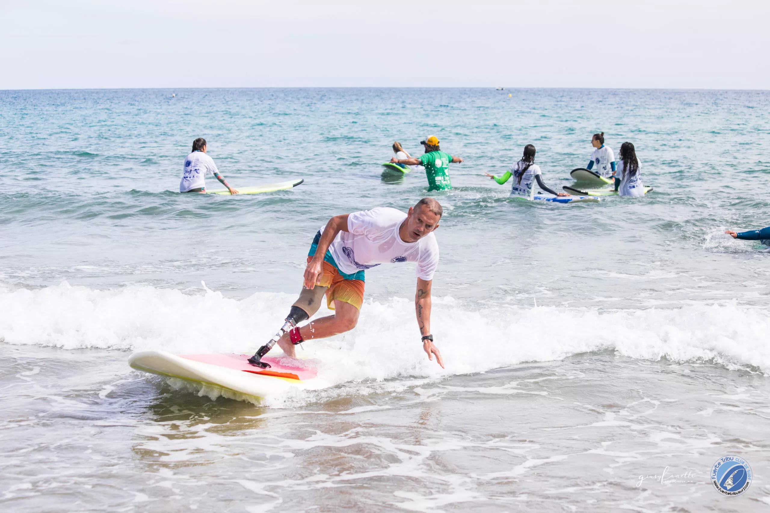 FUERTETRIBU OPENDAY SURFADAPTADO ADAPTIVESURFING Voluntarios Surfparatodos 328 Scaled surf sin barreras